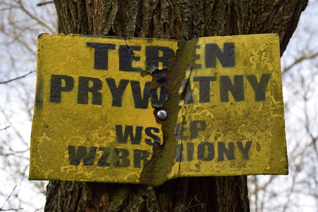 wtargnięcie na teren prywatny